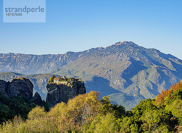 Kloster der Heiligen Dreifaltigkeit bei Sonnenaufgang  Meteora  UNESCO-Weltkulturerbe  Thessalien  Griechenland  Europa