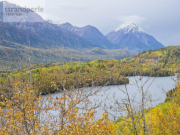 Ein Blick auf den See in der Nähe des Manatusa State Park  Alaska  Vereinigte Staaten von Amerika  Nordamerika