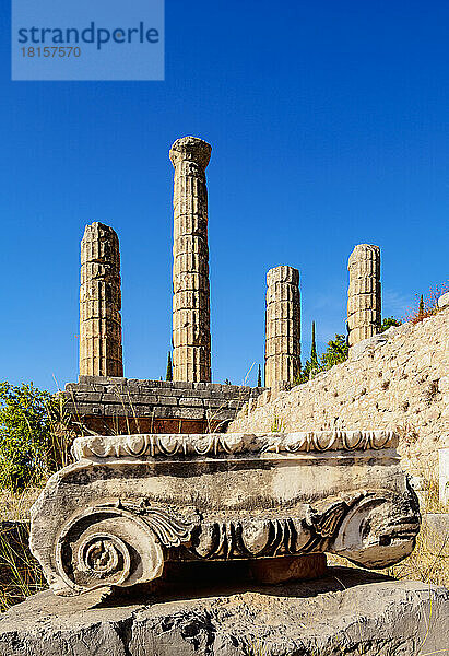 Der Apollo-Tempel  Delphi  UNESCO-Weltkulturerbe  Phokis  Griechenland  Europa