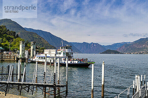 Touristenboot  Bellagio  Comer See  Comer Bezirk  Lombardei  Italienische Seen  Italien  Europa