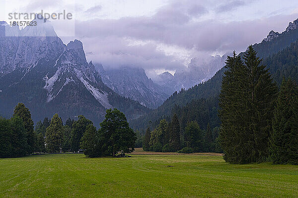 Pale di San Martino Bergkette bei Sonnenuntergang  Canali Tal  Dolomiten  Trentino  Italien  Europa