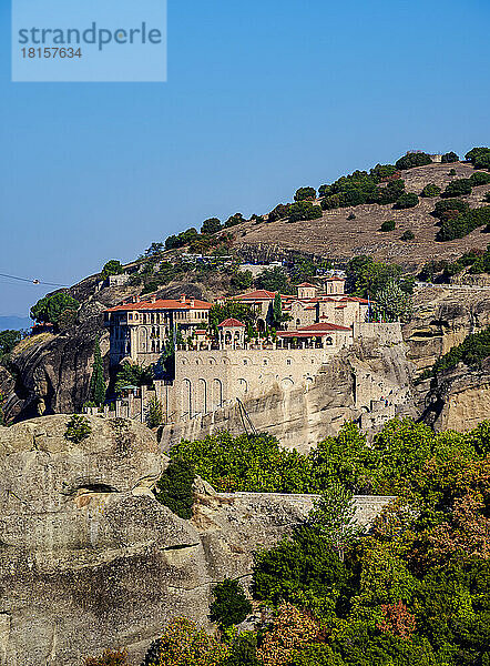 Blick auf das Kloster von Varlaam  Meteora  UNESCO-Weltkulturerbe  Thessalien  Griechenland  Europa