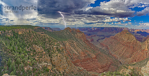 Blitzeinschlag in das sinkende Schiff am Grand Canyon  vom Gipfel des Buggeln Hill aus gesehen  Grand Canyon National Park  UNESCO-Weltkulturerbe  Arizona  Vereinigte Staaten von Amerika  Nordamerika
