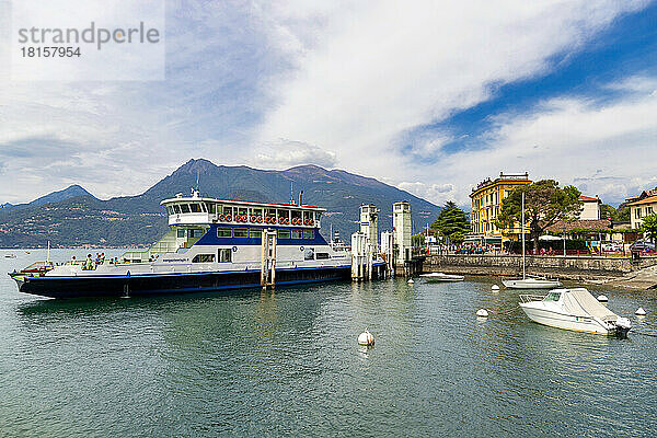 Typisches Boot auf dem Comer See  Varenna  Como  Lombardei  Italienische Seen  Italien  Europa