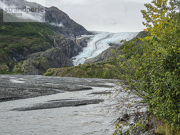 Ein Blick auf den Exit Glacier  der vom Harding Ice Field kommt  Kenai Fjords National Park  Alaska  Vereinigte Staaten von Amerika  Nordamerika