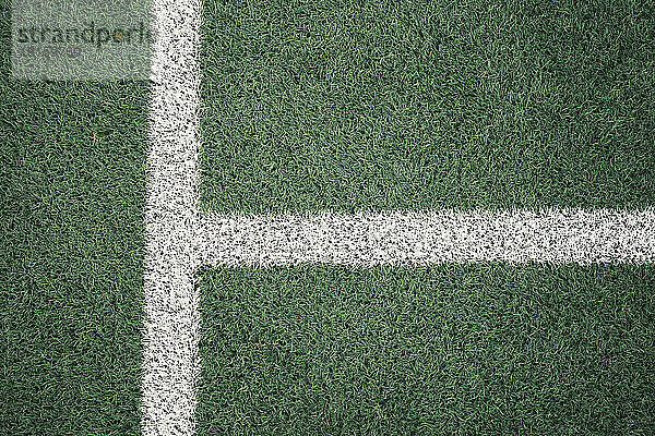 Blick von oben auf die Linien im Fußballfeld