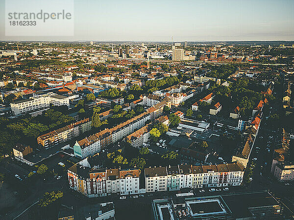 Luftaufnahme der Dortmunder Stadtlandschaft bei Sonnenuntergang