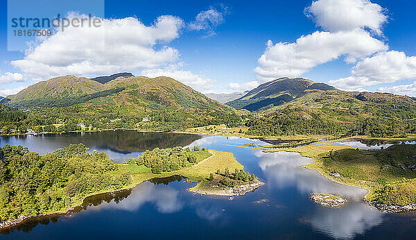 Malerische Aussicht auf das Glenfinnan-Viadukt  Schottland