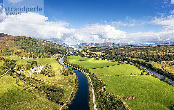 Luftaufnahme des Great Glen Way am Caledonian Canal  Schottland