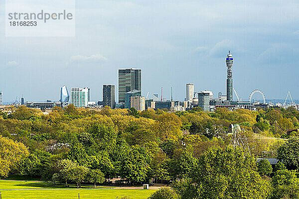Großbritannien  England  London  Richmond Park mit der Skyline der Stadt im Hintergrund