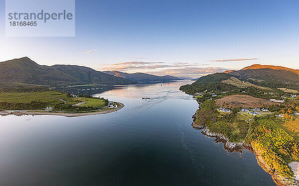 Luftaufnahme von Loch Lonnhe und Corran Ferry  Schottland