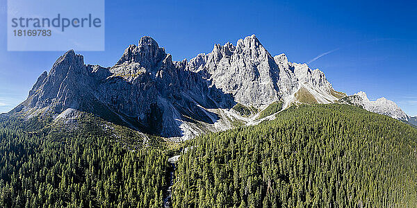 Italien  Trentino-Südtirol  Drohnenpanorama der Sextener Rotwand