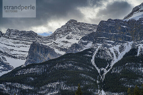 Schönheit der zerklüfteten Rocky Mountains im Banff National Park; Banff  Alberta  Kanada
