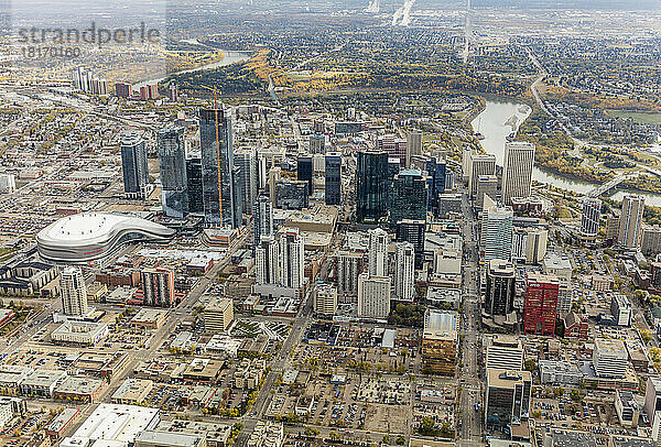 Luftaufnahme der Stadt Edmonton  Alberta  mit dem Stadtzentrum; Edmonton  Alberta  Kanada