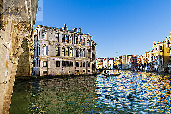 Rialtobrücke und Canal Grande; Venedig  Venetien  Italien