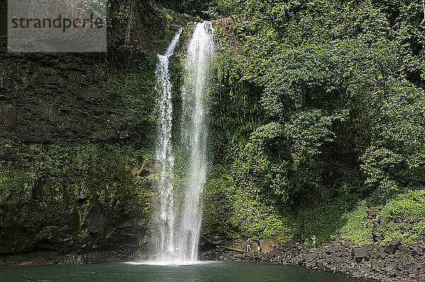 Wasserfall im Wald auf der Insel Bioko; Süd-Bioko-Insel  Äquatorialguinea