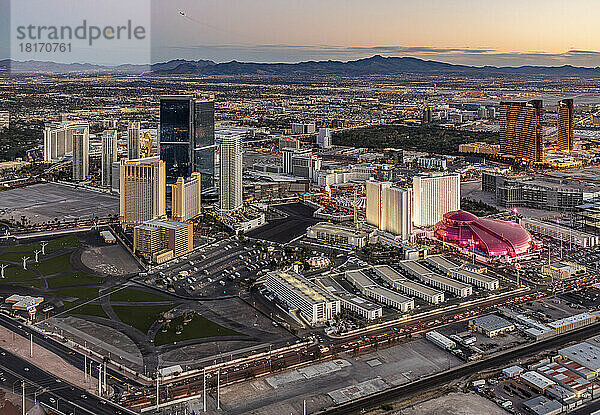 Luftaufnahme von bedeutenden Hotels und Kasinos in Las Vegas  Nevada  USA; Las Vegas  Nevada  Vereinigte Staaten von Amerika