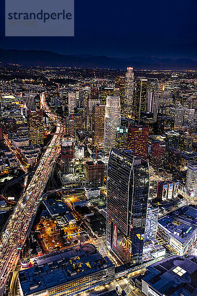 Luftaufnahme des Stadtzentrums von Los Angeles mit dem Harbor Freeway; Kalifornien  Vereinigte Staaten von Amerika