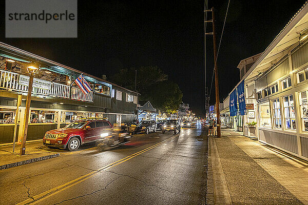 Blick auf die Front Street bei Nacht in Lahaina  Maui  Hawaii  USA; Lahaina  Maui  Hawaii  Vereinigte Staaten von Amerika