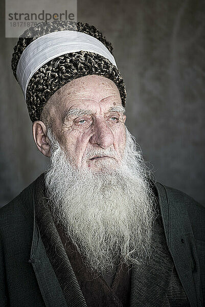 Porträt eines älteren männlichen Kunta-Haji-Sufis; Grosny  Tschetschenien  Russland