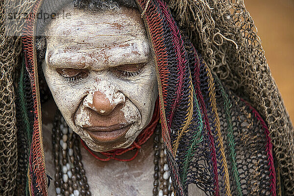 Nahaufnahme eines Mitglieds des Huli-Stammes im Tari-Tal im südlichen Hochland von Papua-Neuguinea; Tigibi  südliches Hochland  Papua-Neuguinea