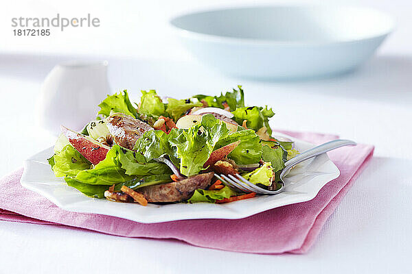 Römer-Apfel-Salat mit Putenwurst