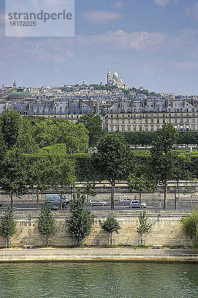 Blick von der Freiluftterrasse des Musee d'Orsay auf Sacre Coeur  Paris  Frankreich