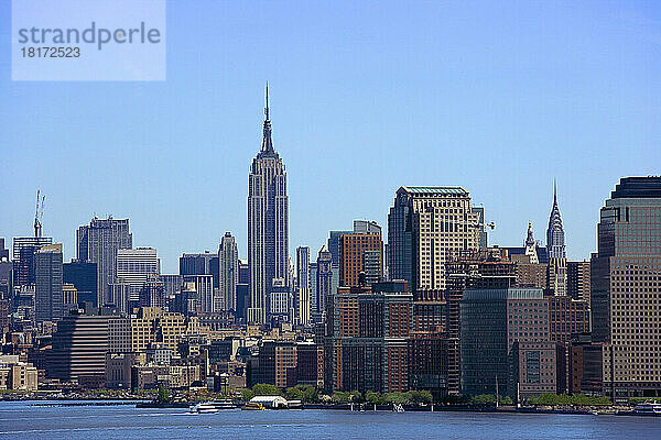 Skyline von Lower Manhattan  Empire State Building  New York City  New York  USA