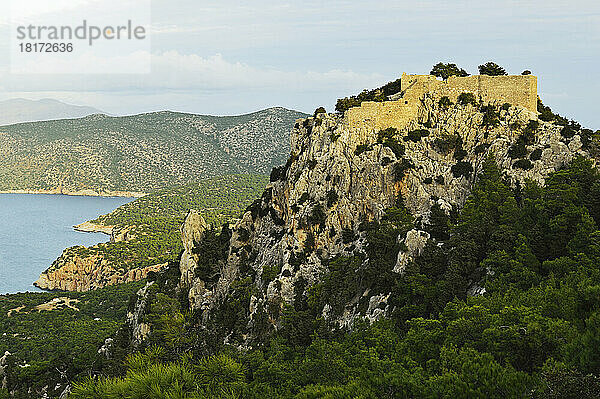 Burg Monolithos und Ägäis  Rhodos  Dodekanes  Ägäis  Griechenland  Europa