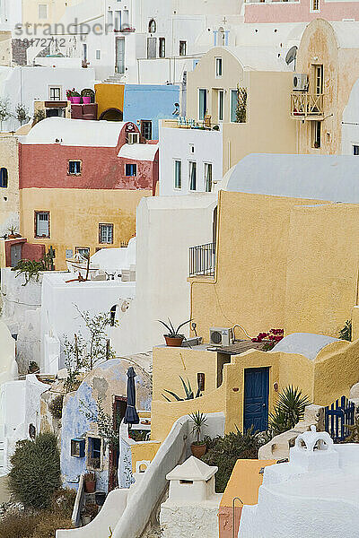 Gebäude am Hang  Oia  Santorini  Kykladen  Griechenland