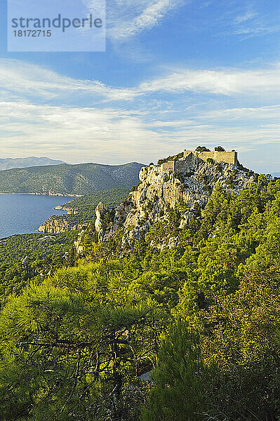 Burg Monolithos und Ägäis  Rhodos  Dodekanes  Ägäis  Griechenland  Europa