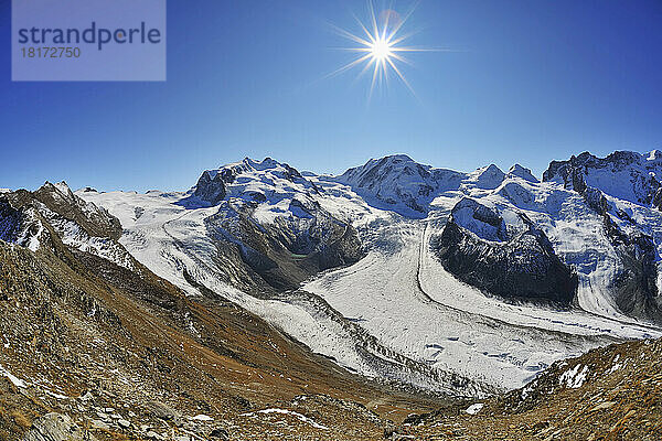 Blick vom Gonergrat mit Sonne über Gornergletscher  Monte-Rosa-Gletscher und Monte-Rosa-Gebirge  Zermatt  Alpen  Wallis  Schweiz