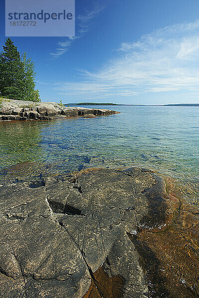 Küstenlinie  Lake Superior  Rainbow Falls Provincial Park  Ontario  Kanada