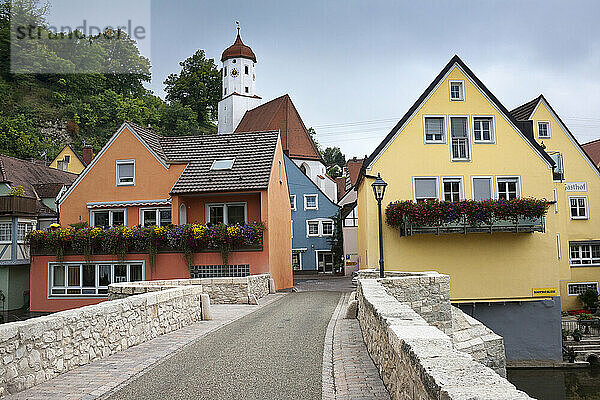 Brücke über den Fluss Wörnitz  Romantische Straße  Harburg  Donau-Ries  Bayern  Deutschland