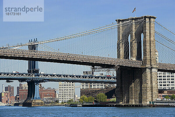 Brooklyn Bridge und Manhattan Bridge  South Street Seaport  New York City  New York  USA
