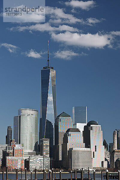 Nahaufnahme der Skyline von Lower Manhattan mit dem World Trade Center und dem One World Trade Center (Freedom Tower)  New York City  New York  USA