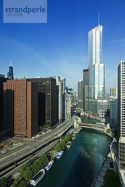 Luftaufnahme des Chicago River und des Wacker Drive  Chicago  Illinois  USA