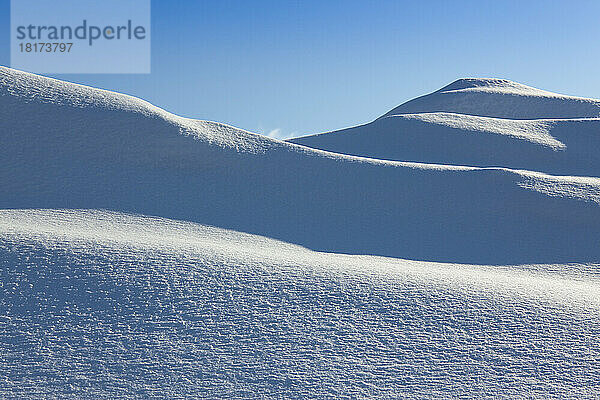 Schneewehe und Himmel  Ottawa  Ontario  Kanada