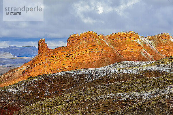 Malerische Aussicht auf die Red Rock Cliffs  Big Horn Mountains  Rocky Mountains  Wyoming  USA