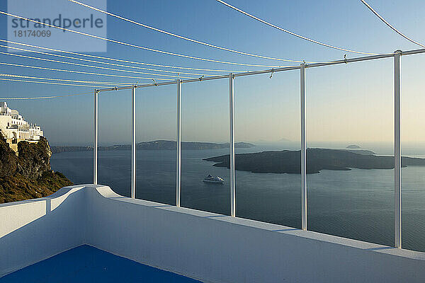 Balkon des Hotels  Firostefani  Santorini  Kykladen  griechische Inseln  Griechenland