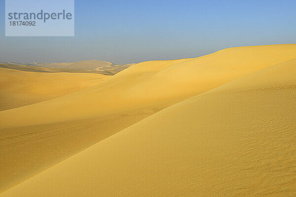 Malerische Aussicht auf Sanddünen  Matruh  Großes Sandmeer  Libysche Wüste  Sahara  Ägypten  Nordafrika  Afrika