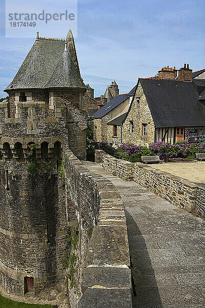 Burg und Stadtmauer  Fougeres  Bretagne  Frankreich