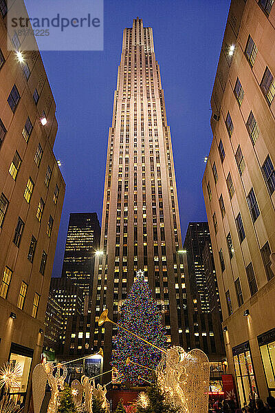 Weihnachtsbaum im Rockefeller Center  New York City  New York  USA