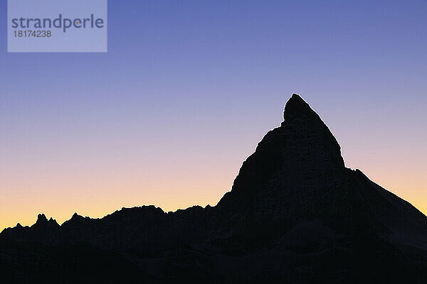 Matterhorn in der Abenddämmerung  Gornergrat  Zermatt  Alpen  Wallis  Schweiz
