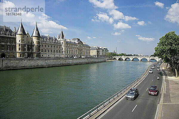 Die Seine und Pont Neuf  Palais de Justice und The Conciergerie  Paris  Ile-de-France  Frankreich