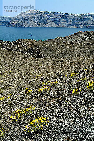 Blick von Nea Kameni  Santorini  Kykladen  Griechenland