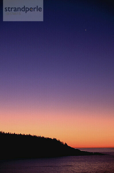 Sonnenaufgang über Bass Harbour  Acadia-Nationalpark  Maine  USA