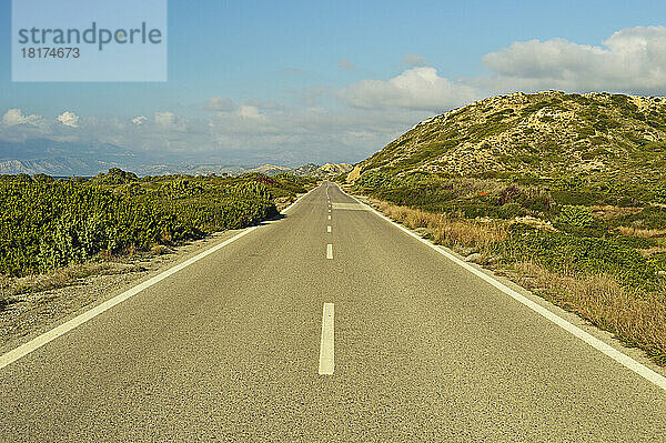 Küstenstraße  in der Nähe von Apolakkia  Rhodos  Dodekanes  Ägäis  Griechenland  Europa