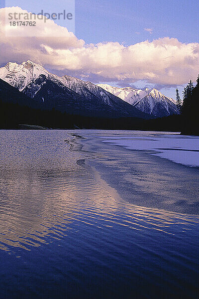 Johnston Lake  Fairholme Range  Banff Nationalpark  Alberta  Kanada