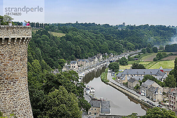 Dinan und River Rance von Ramparts  Bretagne  Frankreich